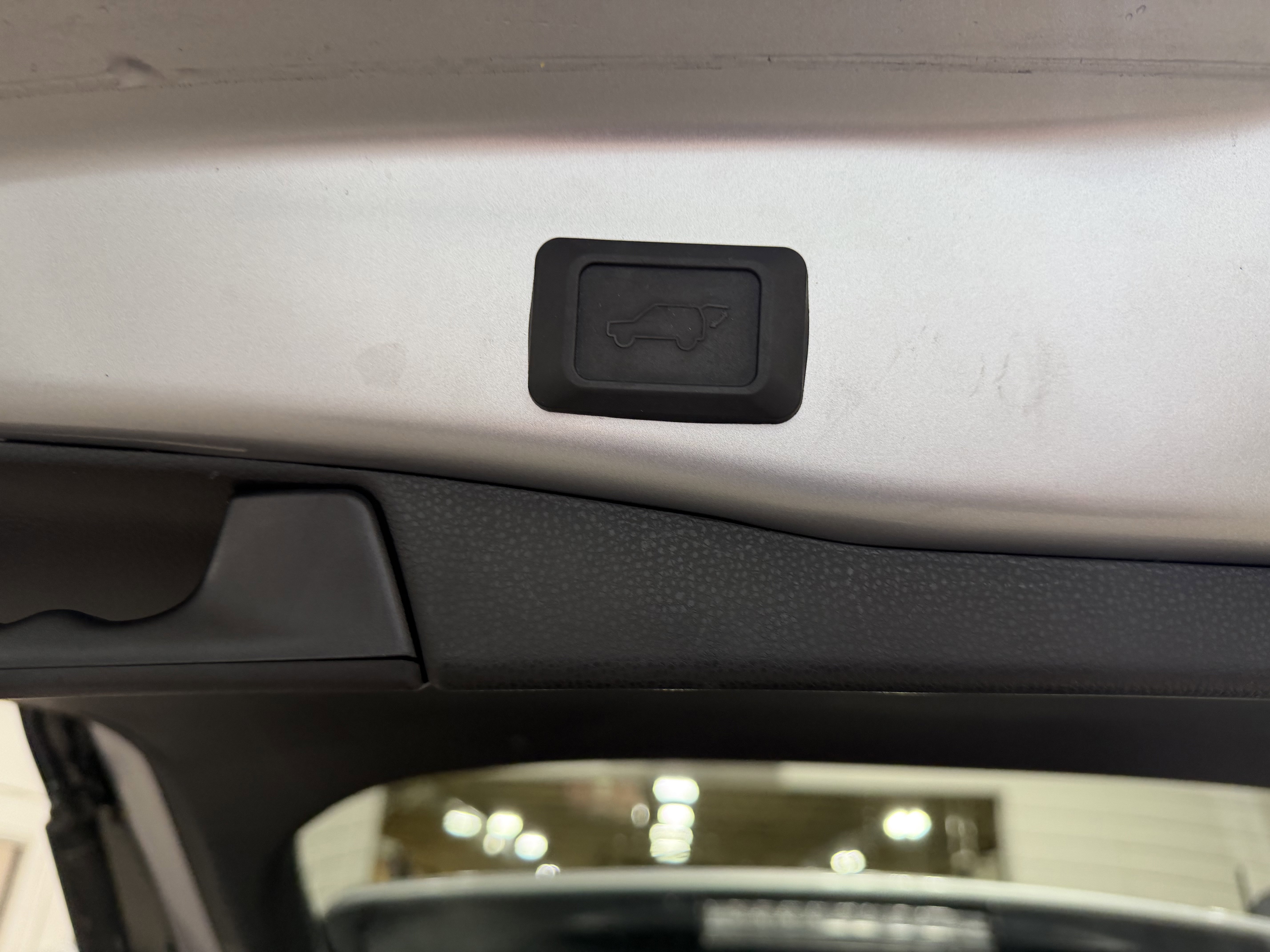 Used 2025 Toyota RAV4 XLE Premium image 32