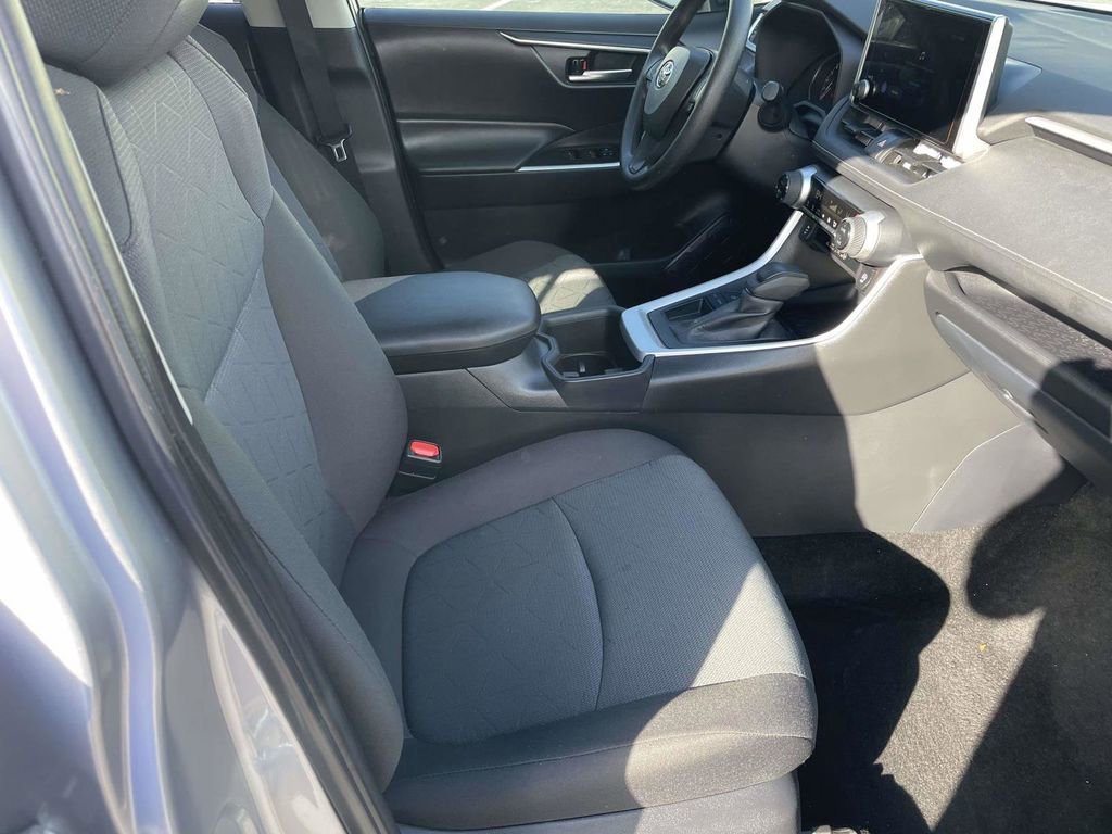 Used 2025 Toyota RAV4 XLE FWD image 48