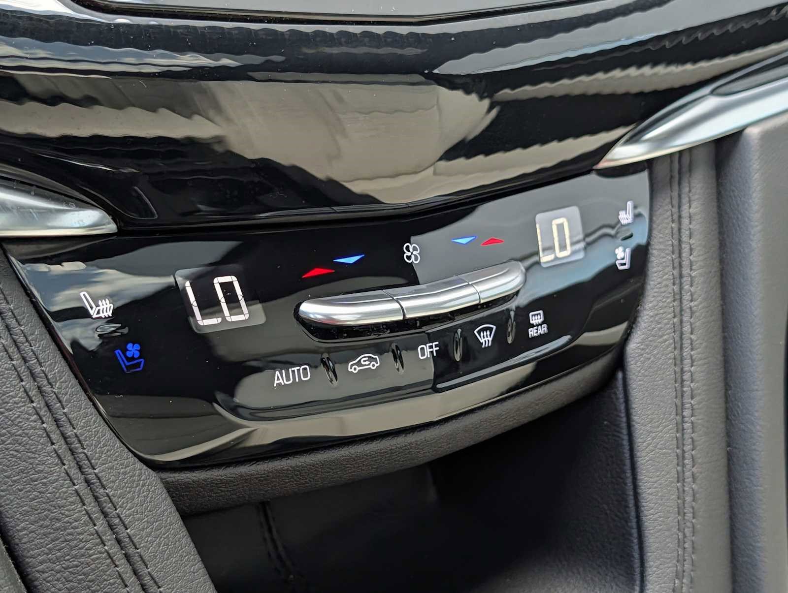Used 2025 Cadillac XT5 Premium Luxury w/ LPO, Floor Liner Package AWD/4WD image 21