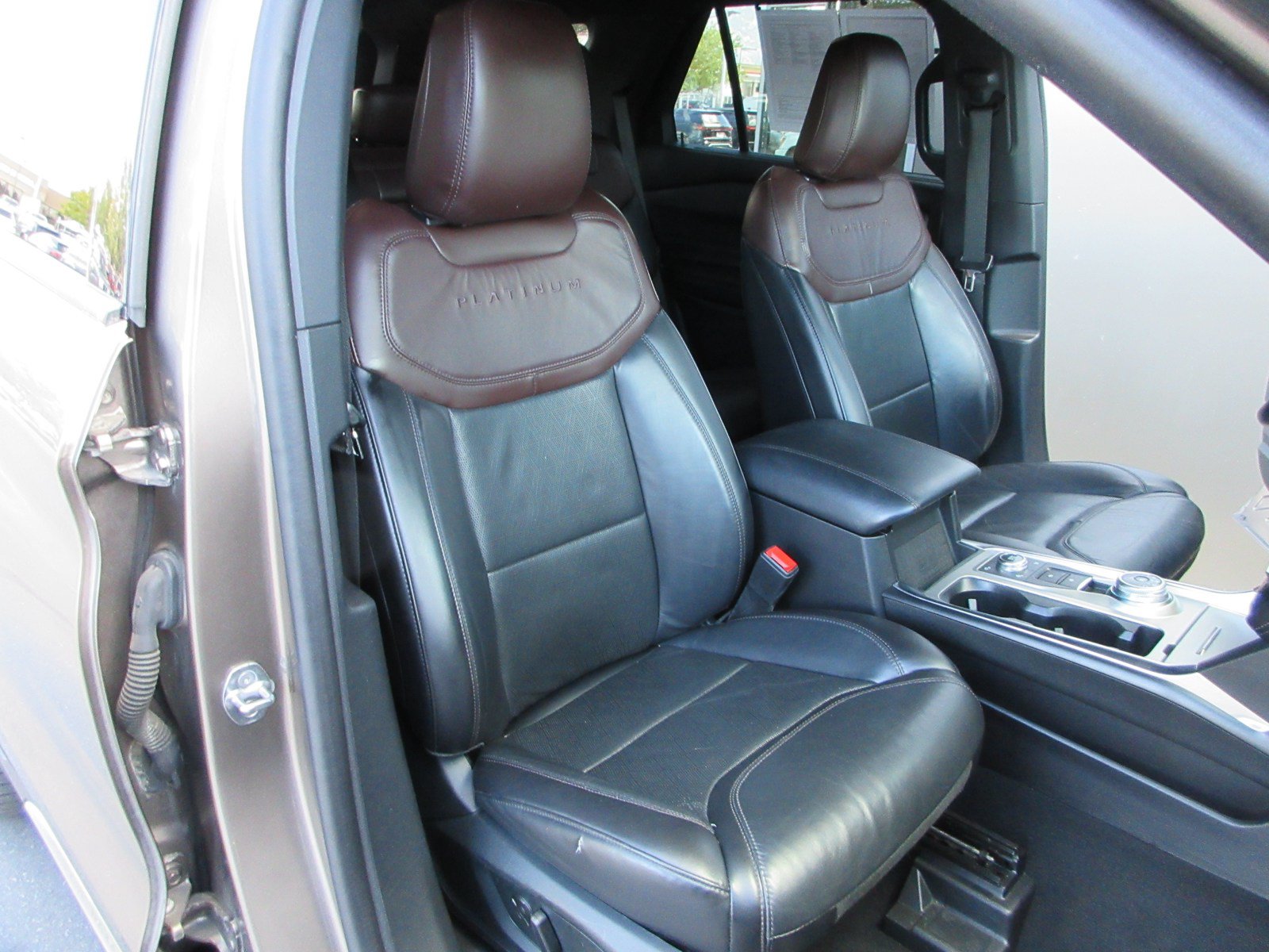 Used 2021 Ford Explorer Platinum w/ Equipment Group 601A AWD/4WD image 30