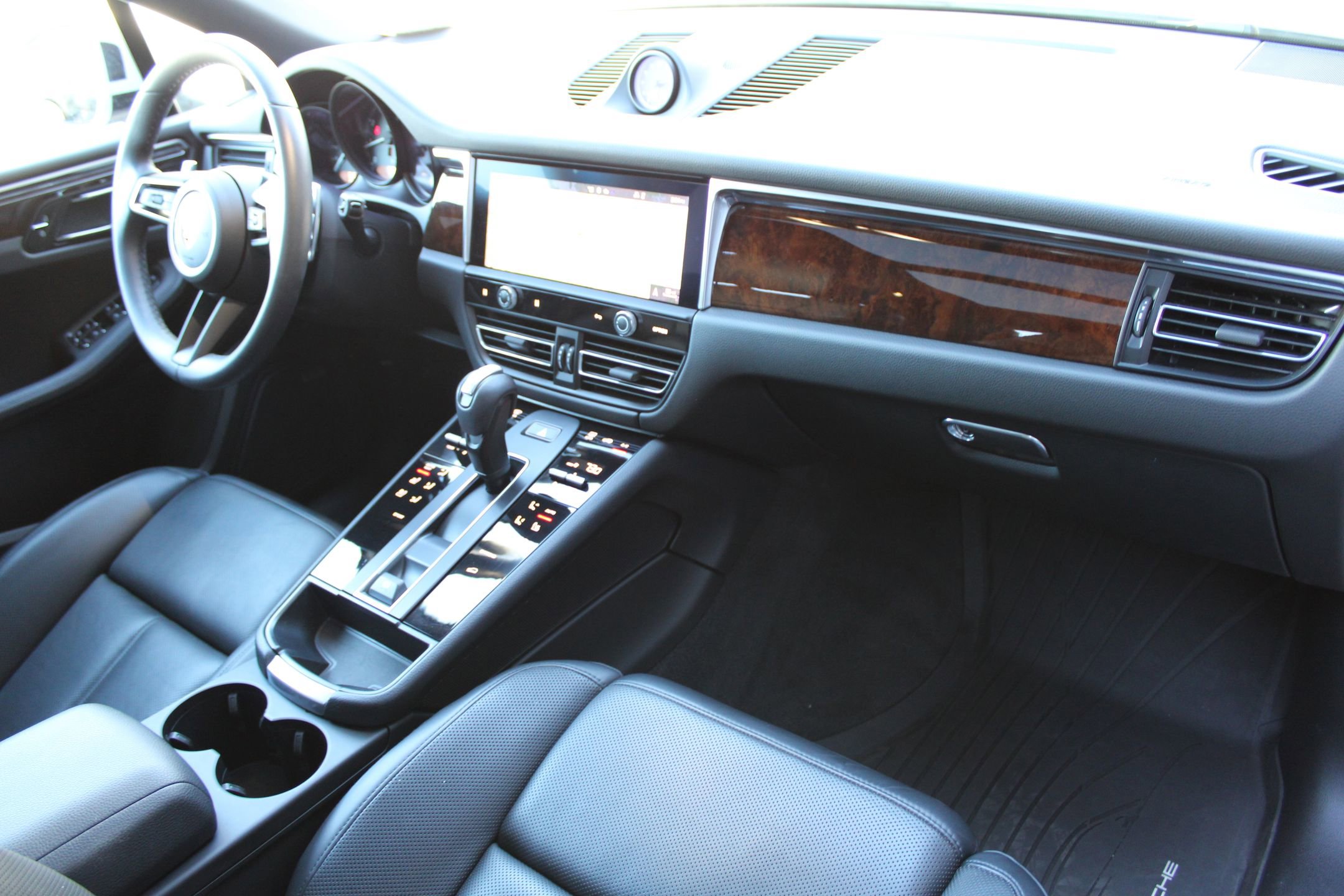 Certified 2023 Porsche Macan image 27