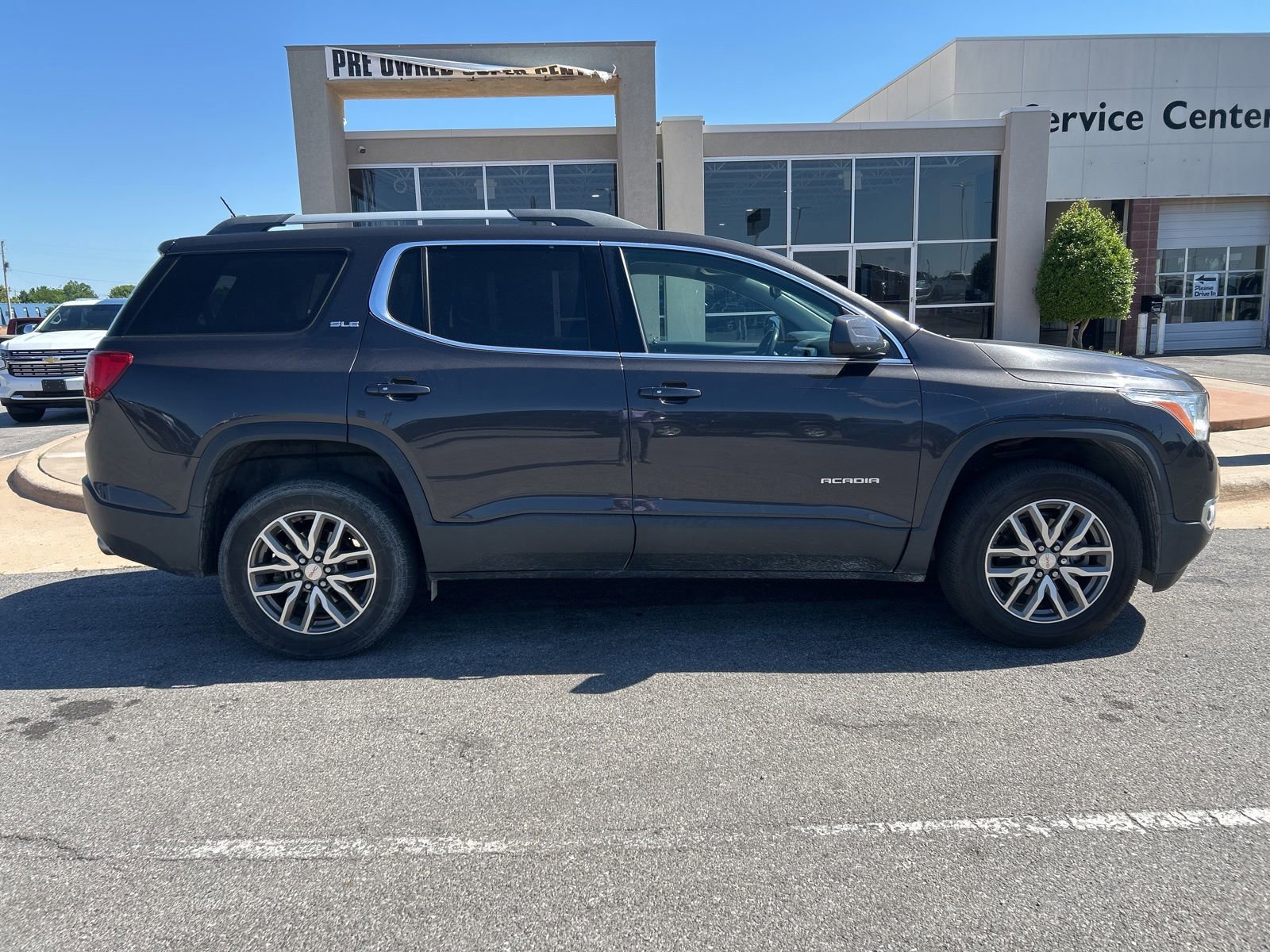 Used 2019 GMC Acadia SLE w/ LPO, Floor Liner Package FWD image 4