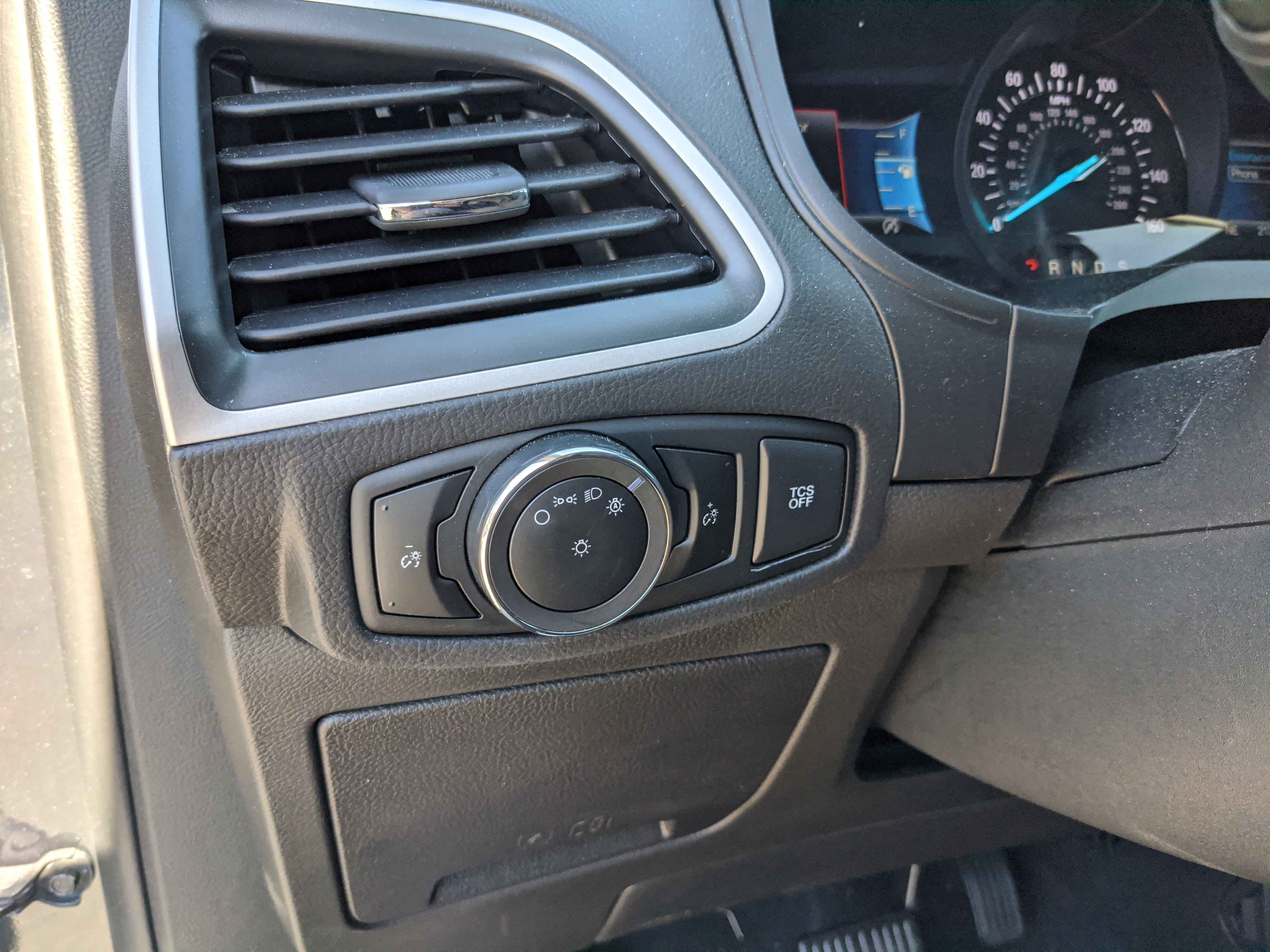 Used 2024 Ford Edge SE image 23