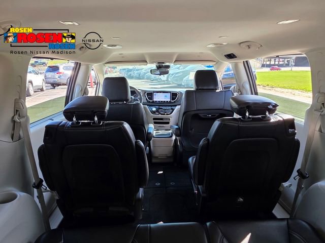 Used 2024 Chrysler Pacifica Touring-L FWD image 24