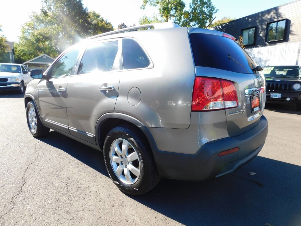 Used 2013 Kia Sorento LX image 3
