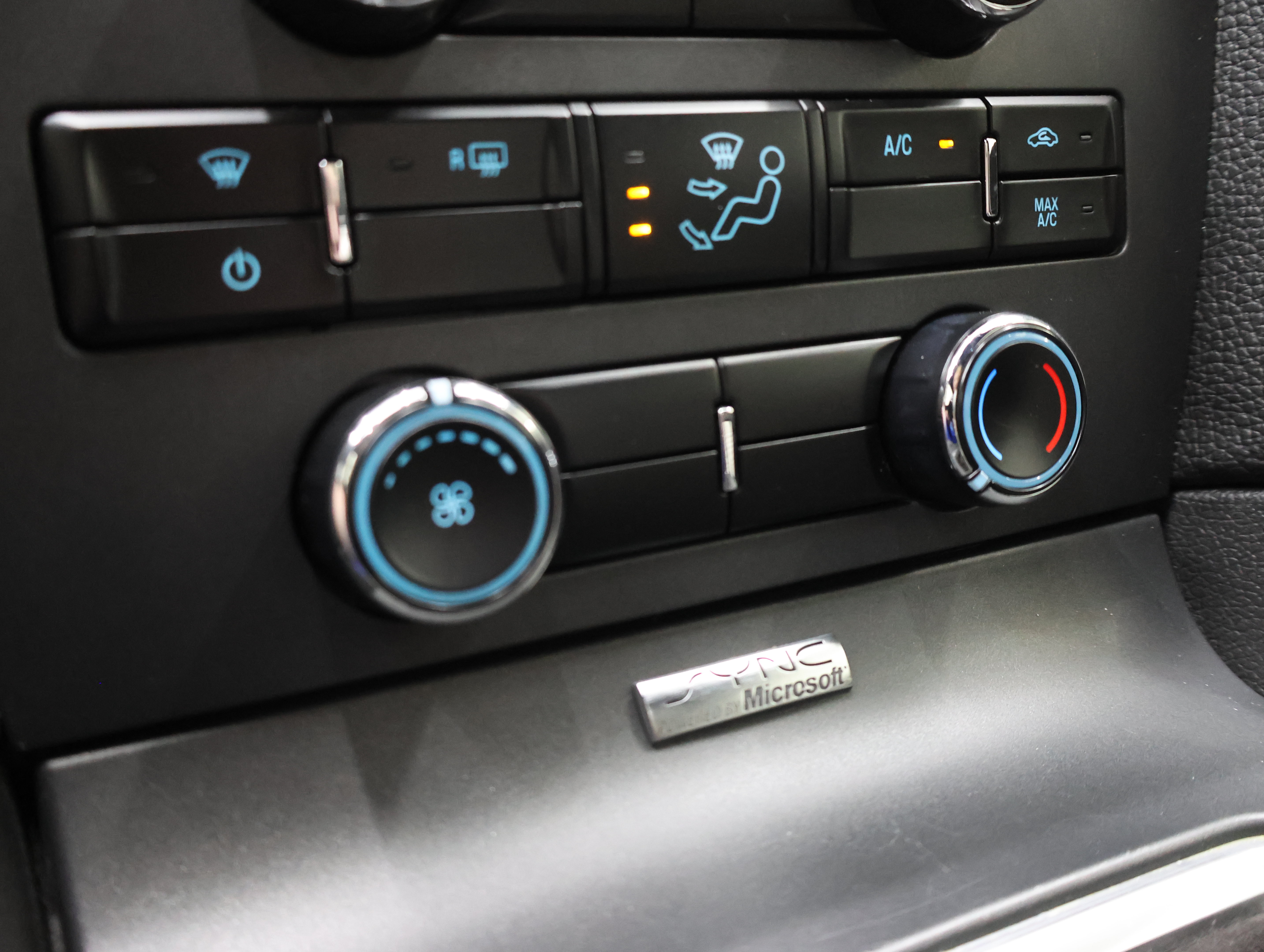 Used 2011 Ford Mustang Shelby GT500 RWD image 40