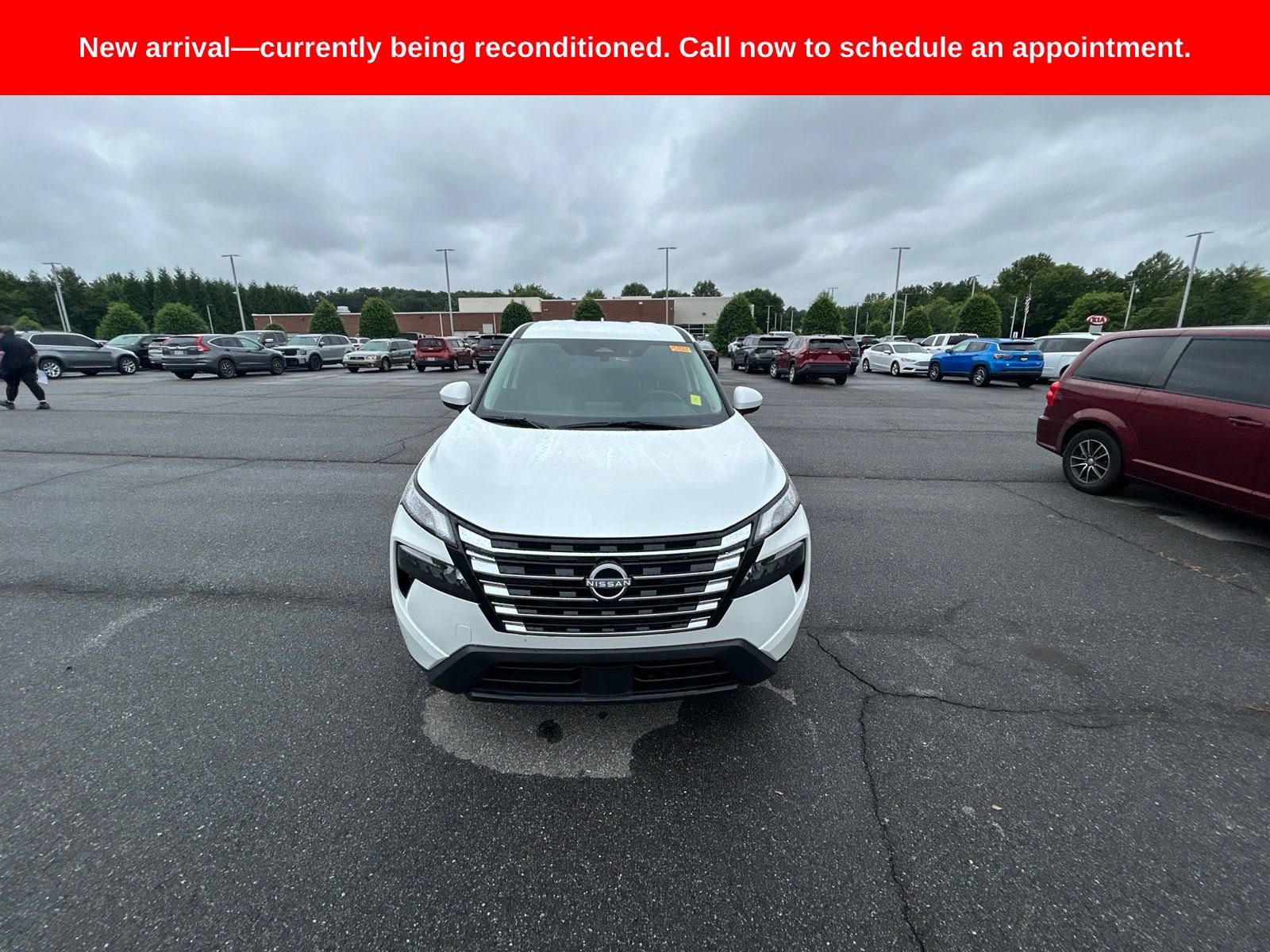 Used 2025 Nissan Rogue SV AWD/4WD image 2