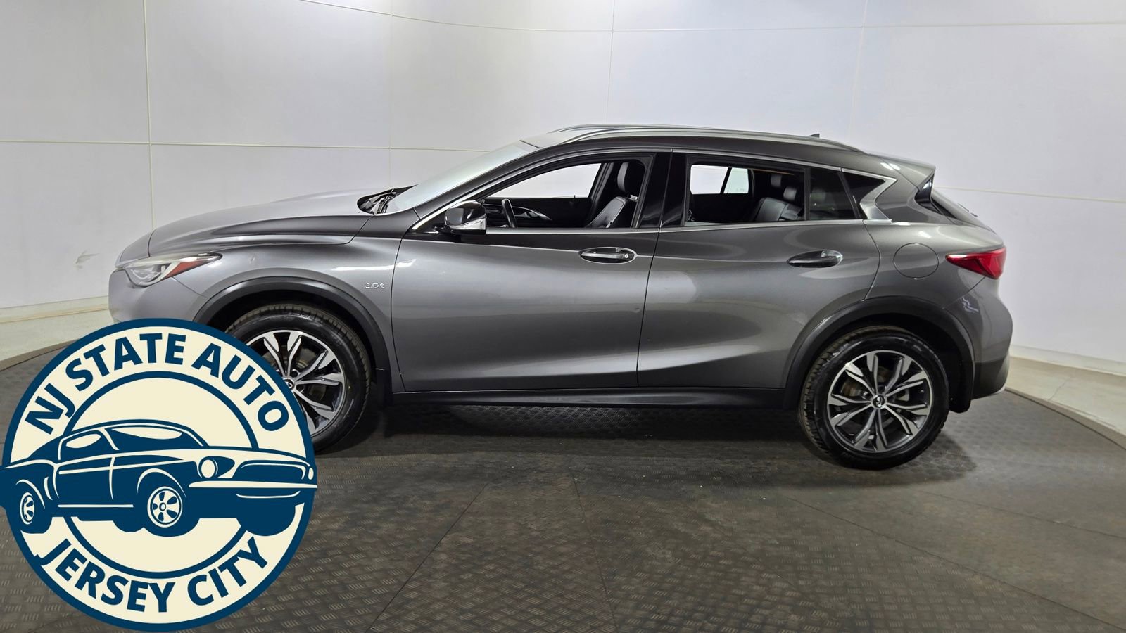 Used 2018 INFINITI QX30 AWD image 4