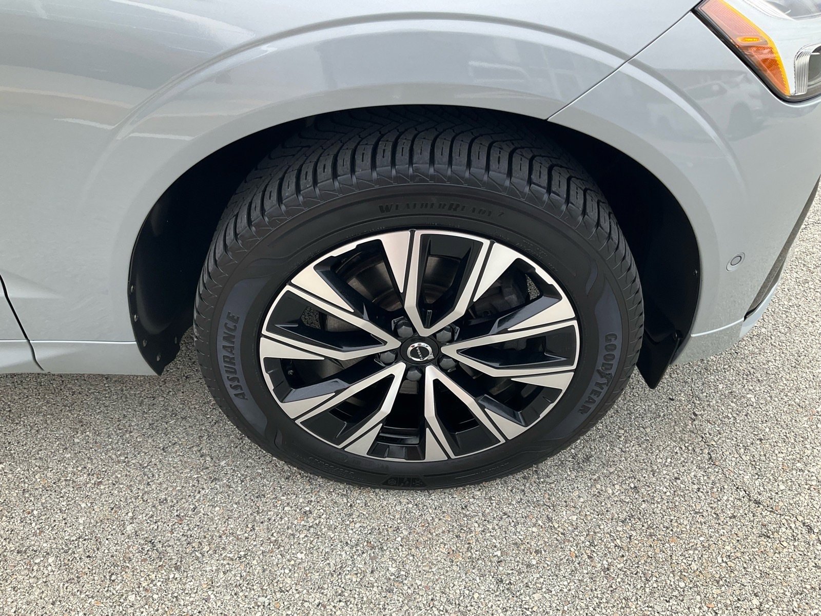 Used 2024 Volvo XC60 B5 Plus w/ Protection Package Premier image 26