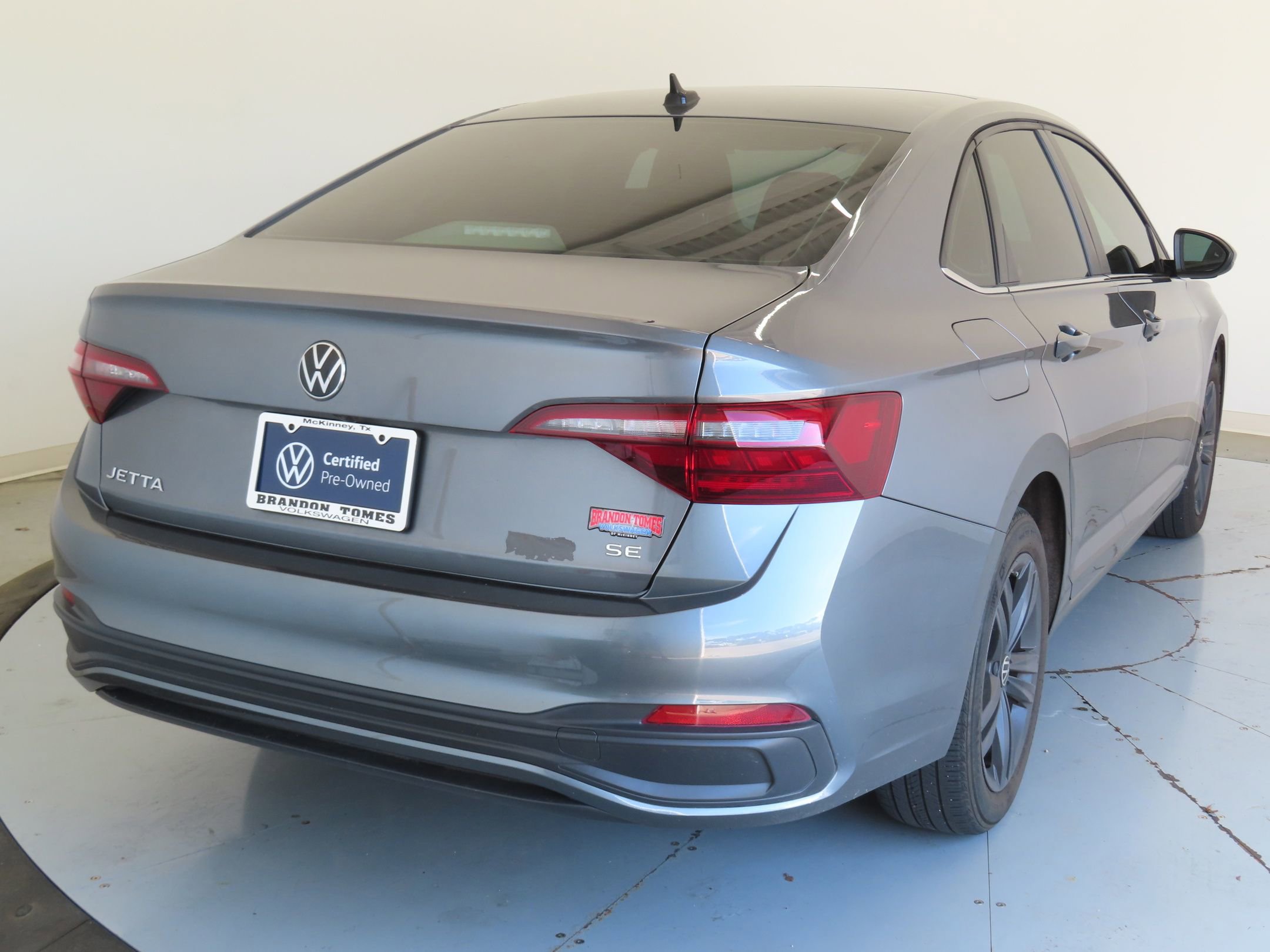 Used 2024 Volkswagen Jetta SE FWD image 3