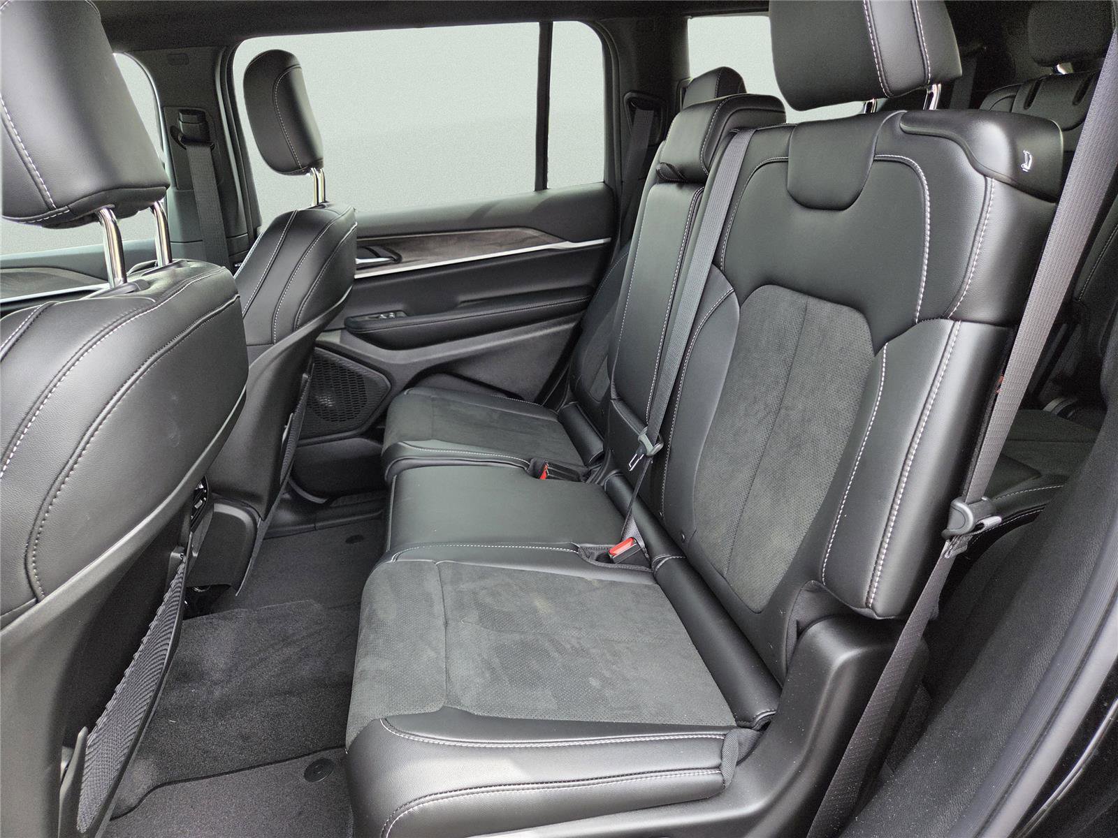 New 2026 Jeep Grand Cherokee L 2WD image 24