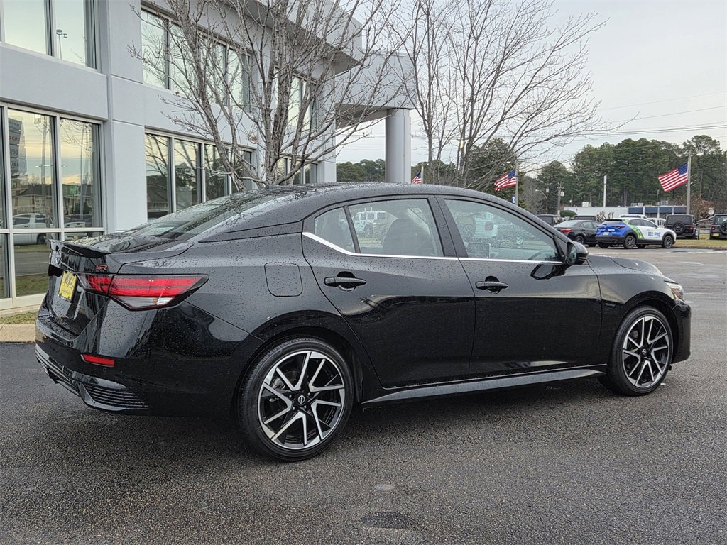 Used 2025 Nissan Sentra SR w/ SR Premium Package image 3