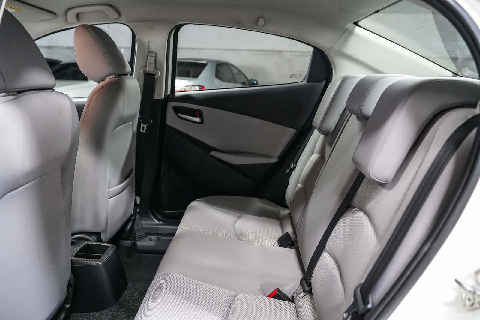 Certified 2019 Toyota Yaris L FWD image 19