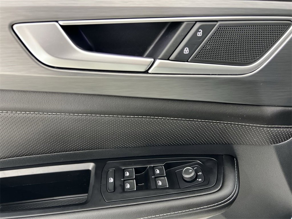 Used 2025 Volkswagen Atlas Cross Sport SE image 21