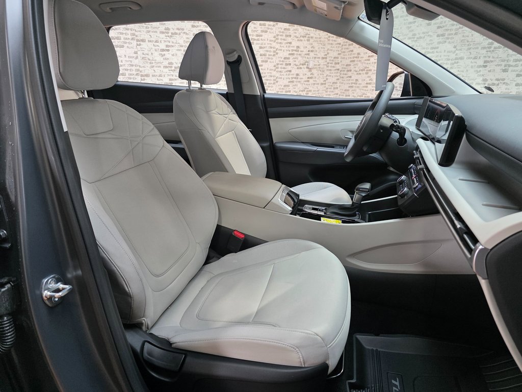 Certified 2025 Hyundai Tucson SE image 12