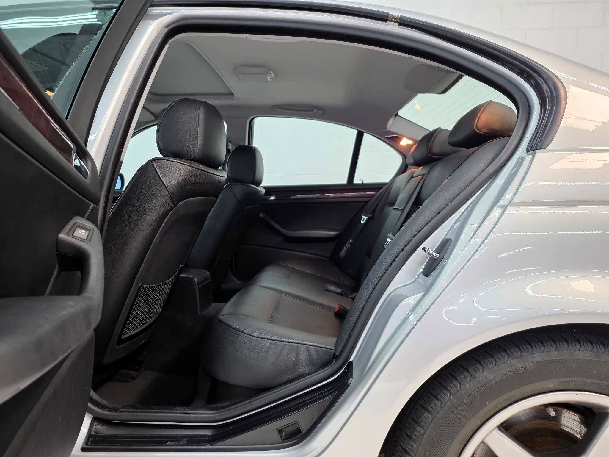 Used 2003 BMW 325i Sedan image 30