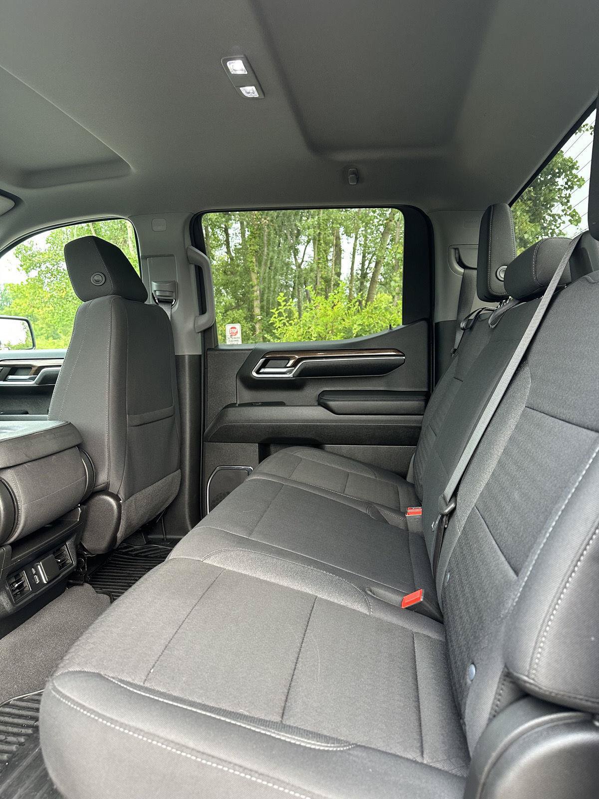 Used 2024 Chevrolet Silverado 1500 LT AWD/4WD image 25