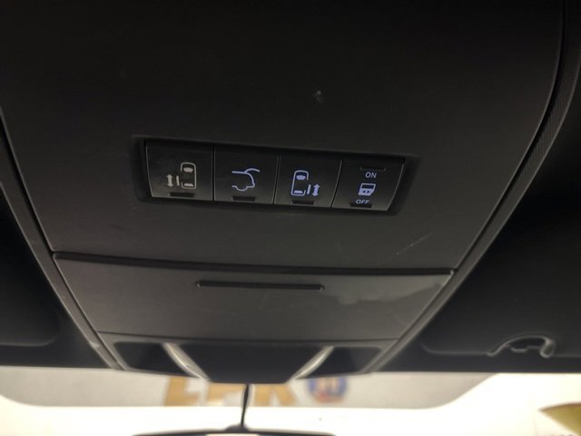 Used 2015 Dodge Grand Caravan SXT w/ Blacktop Package image 33