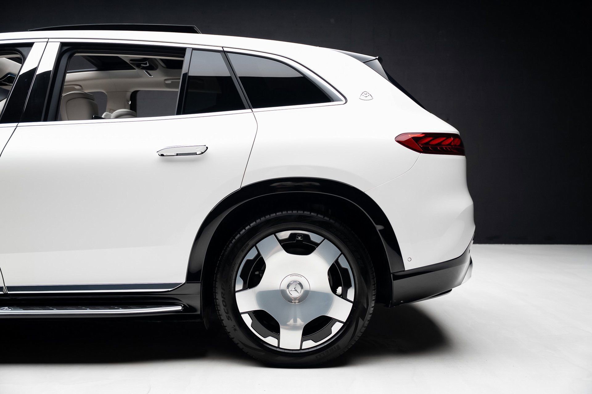 Used 2024 Mercedes-Benz Maybach EQS 680 4MATIC image 19