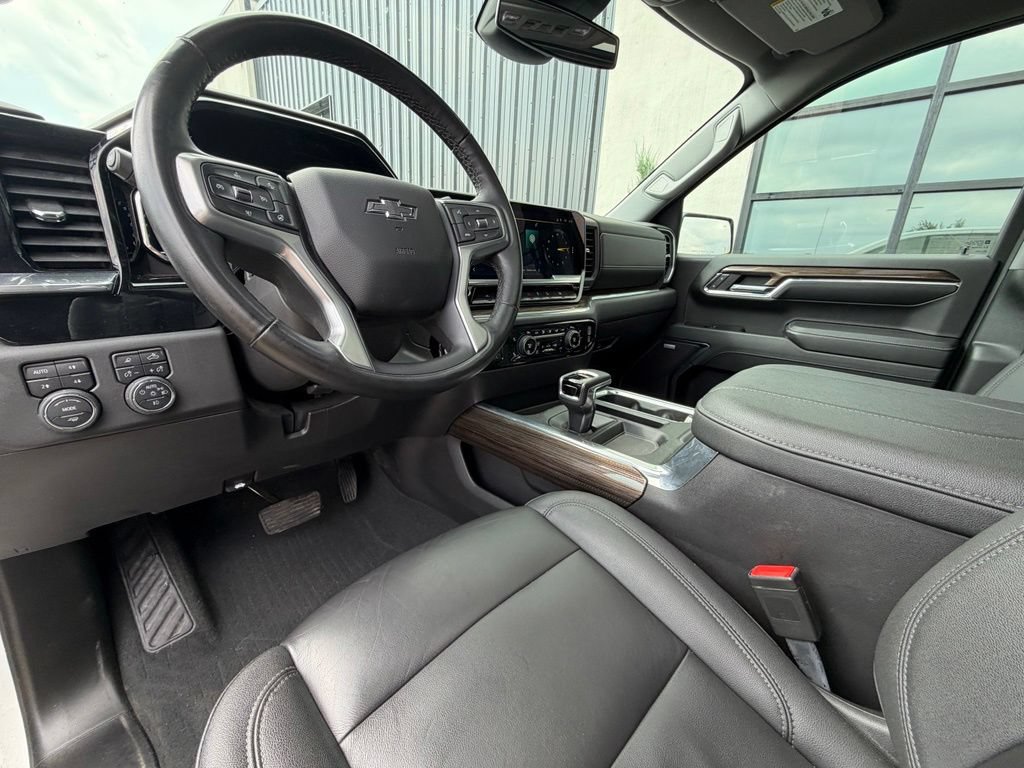 Used 2024 Chevrolet Silverado 1500 LT Trail Boss w/ LT Trail Boss Premium Package AWD/4WD image 7