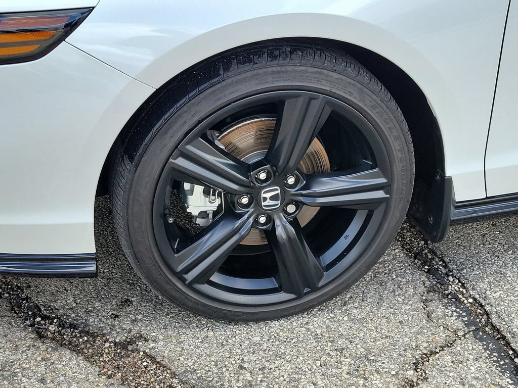 Used 2023 Honda Accord Sport image 9