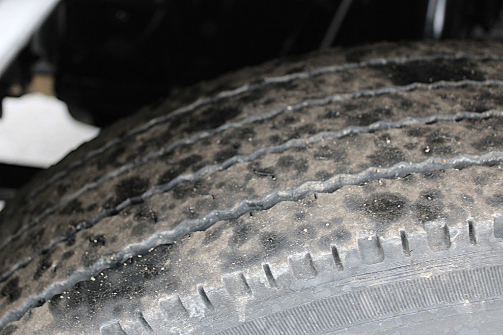 Used 2019 Isuzu NPR image 28