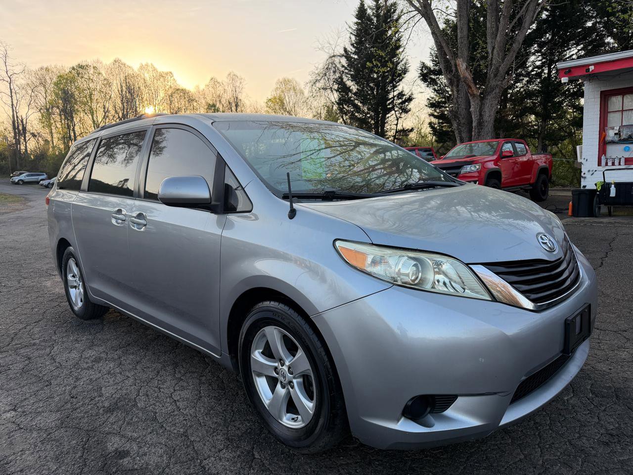 Used 2012 Toyota Sienna LE FWD image 3