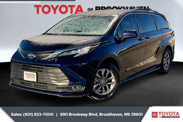 Used 2023 Toyota Sienna LE image 10
