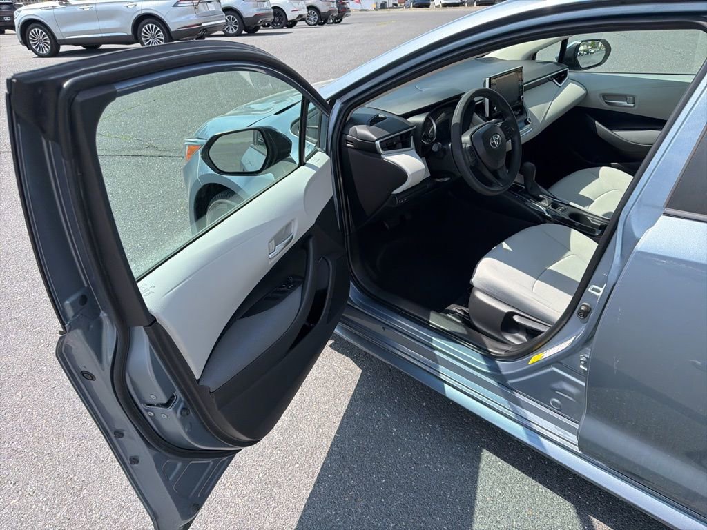 Used 2021 Toyota Corolla LE FWD image 15