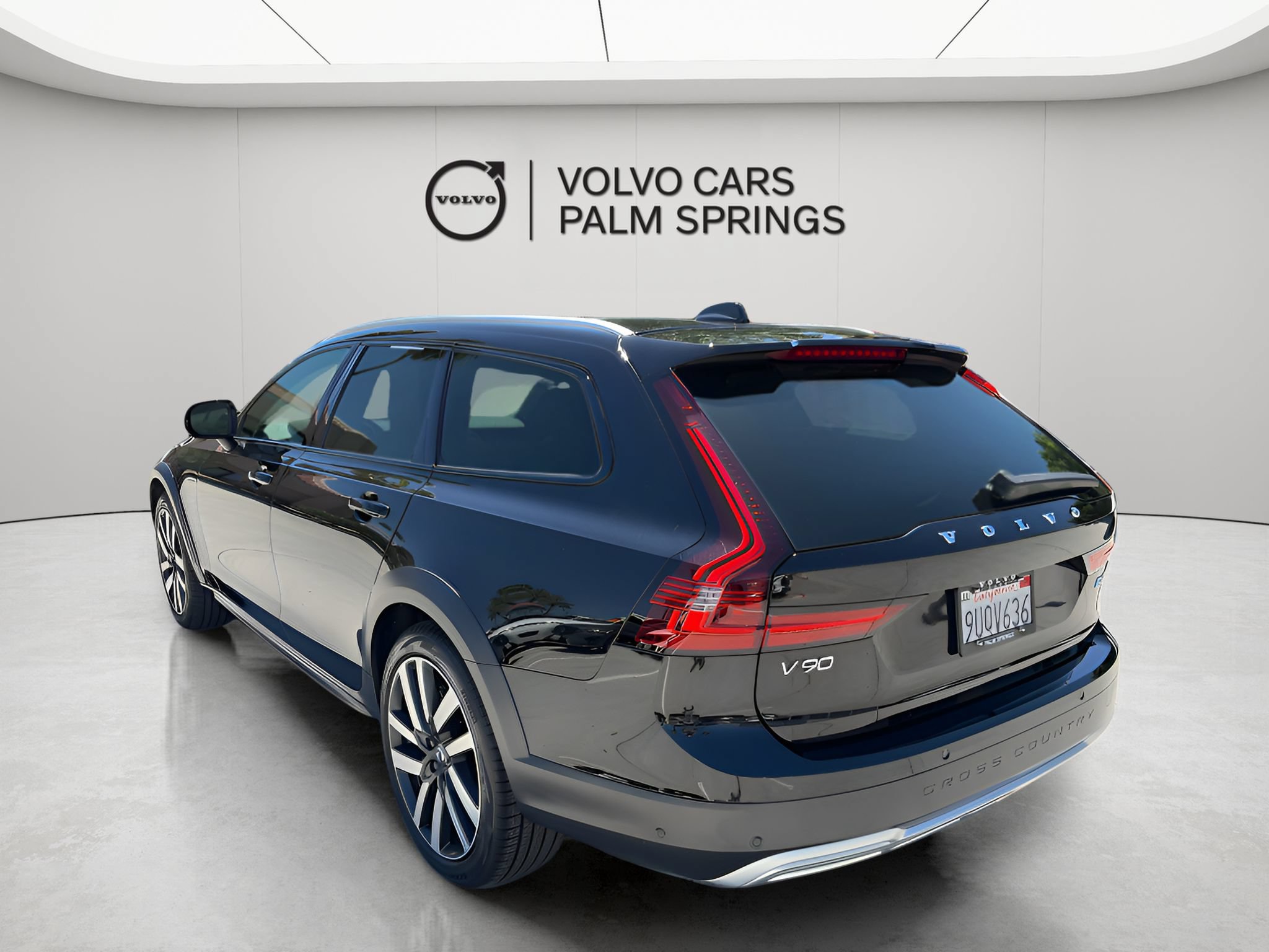 Used 2025 Volvo V90 B6 Cross Country Plus AWD/4WD image 4