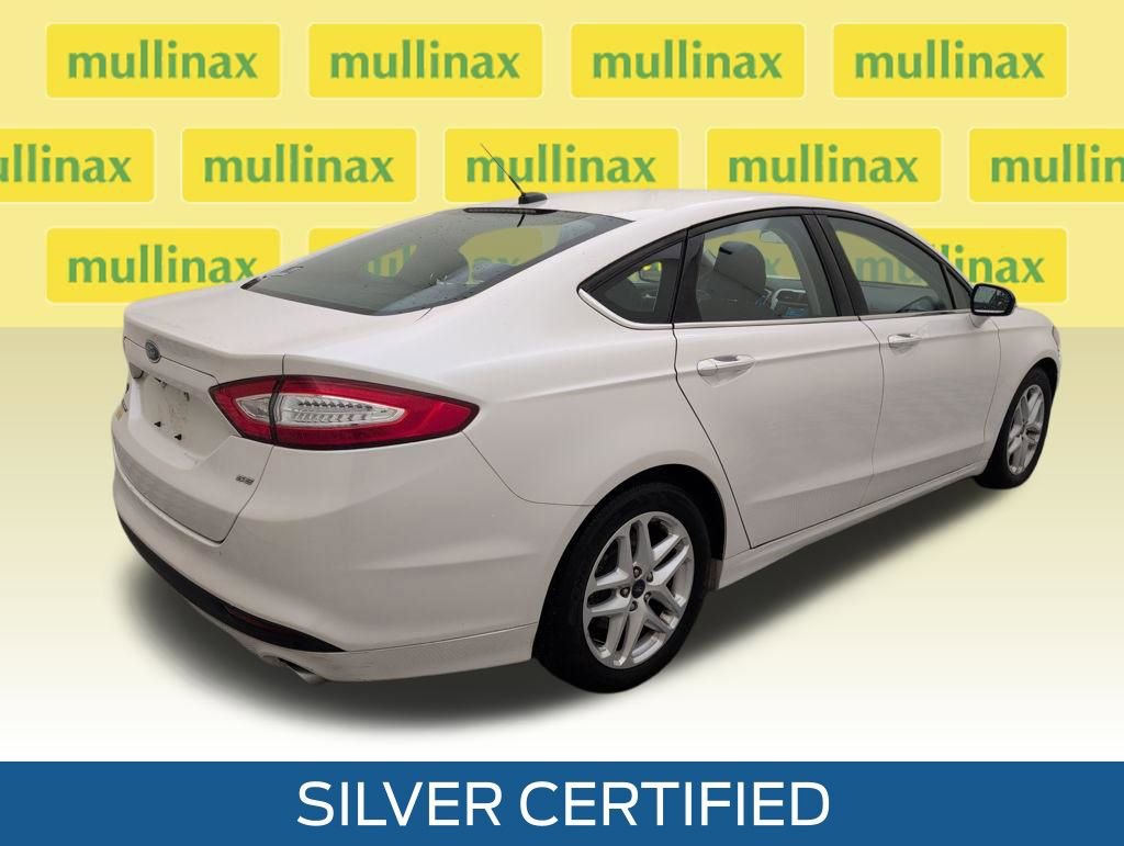Used 2016 Ford Fusion SE image 3