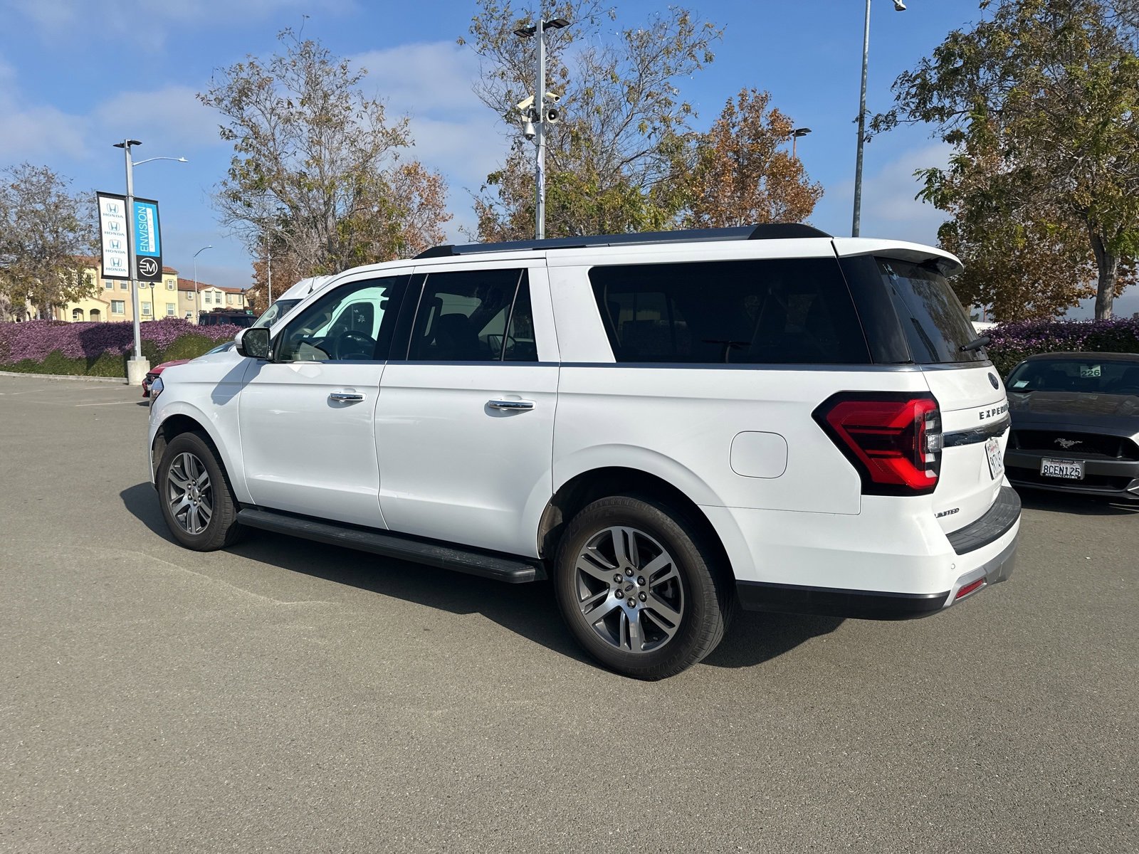 Used 2024 Ford Expedition Max Limited image 4