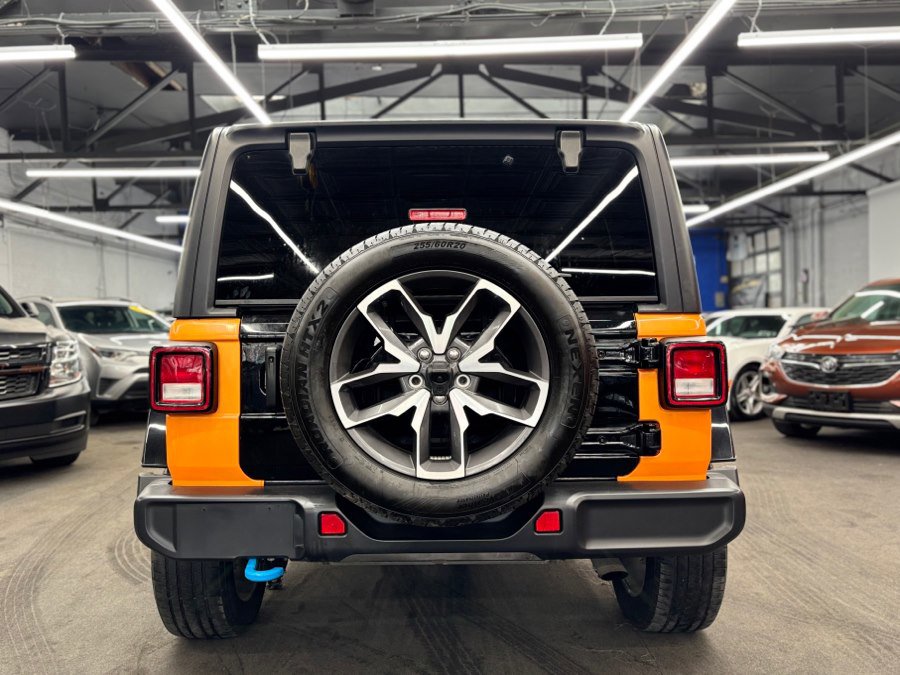 Used 2024 Jeep Wrangler Unlimited w/ Convenience Group AWD/4WD image 5