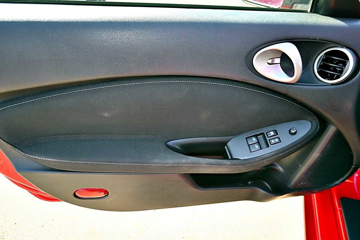 Used 2016 Nissan 370Z Coupe RWD image 16