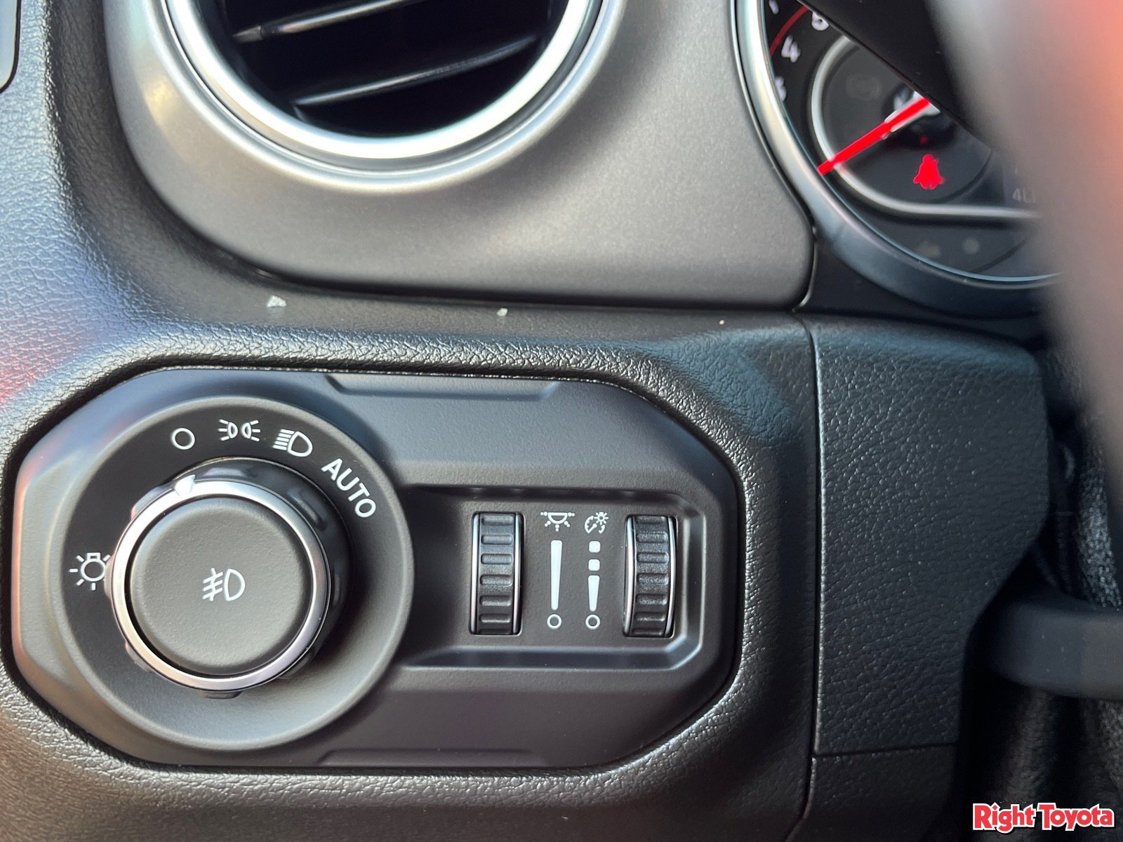 Used 2021 Jeep Wrangler Unlimited Rubicon AWD/4WD image 31