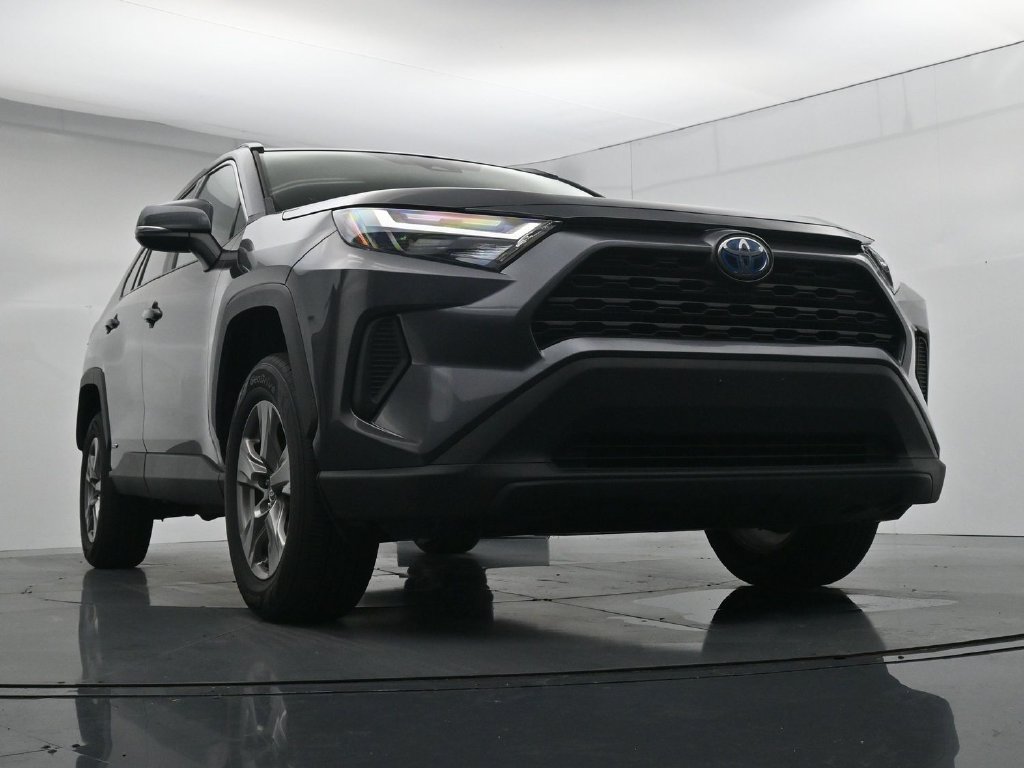 Used 2024 Toyota RAV4 XLE AWD/4WD image 18