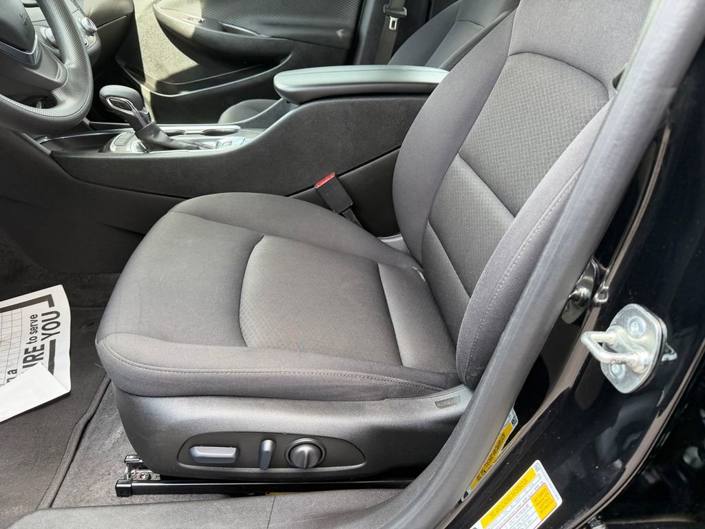 Used 2025 Chevrolet Malibu LT FWD image 12