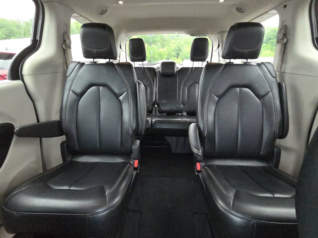 Used 2023 Chrysler Pacifica Touring-L FWD image 25