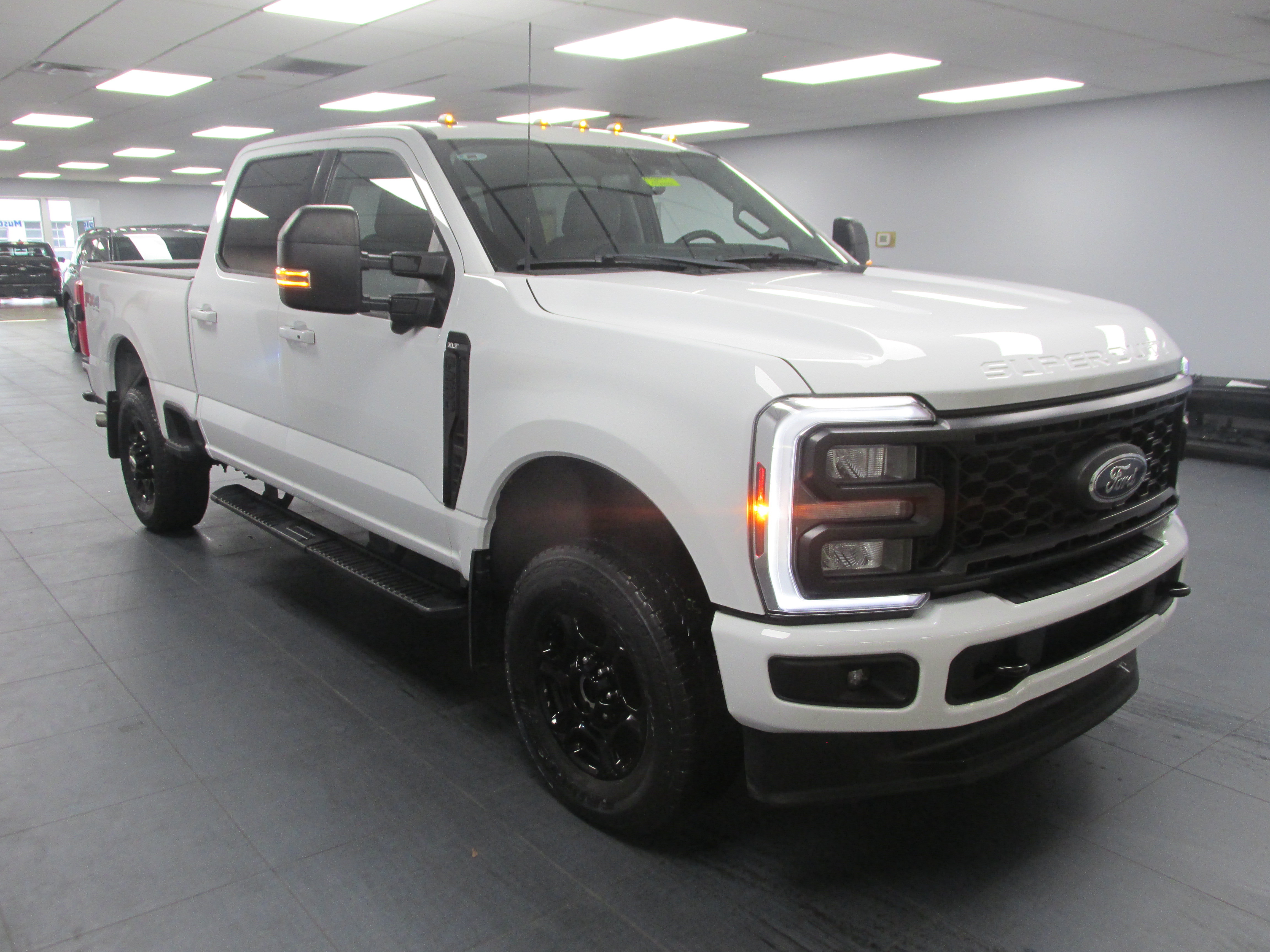 Used 2024 Ford F250 XLT w/ XLT Premium Package AWD/4WD image 3