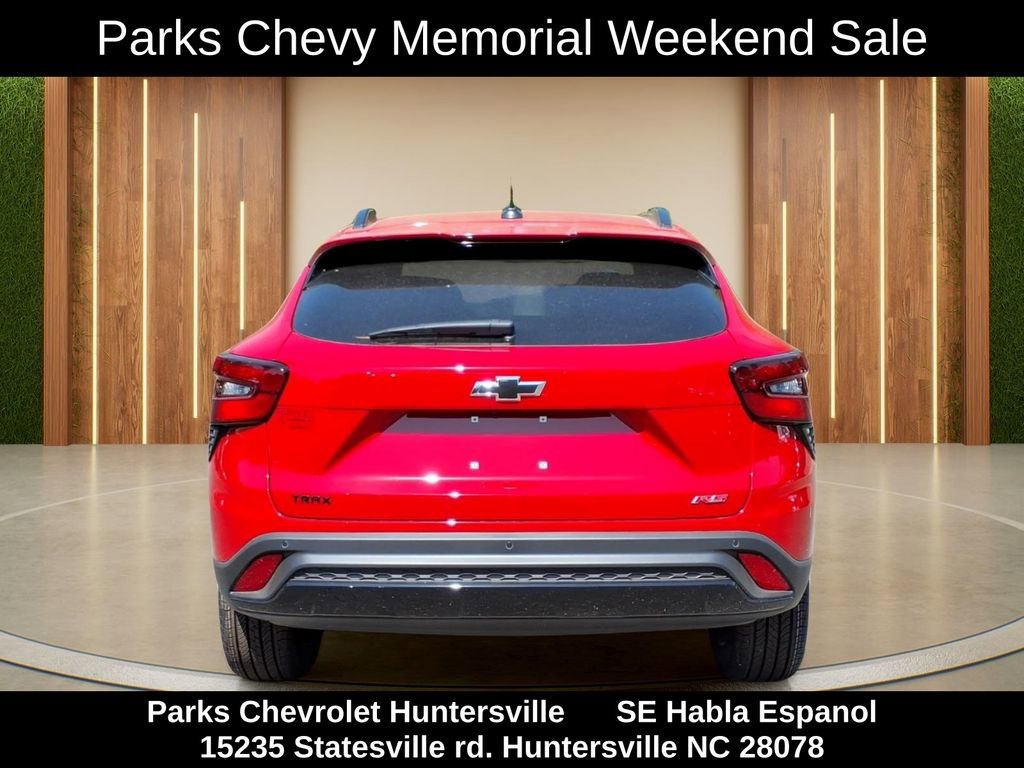 New 2026 Chevrolet Trax RS w/ Sunroof Package FWD image 32