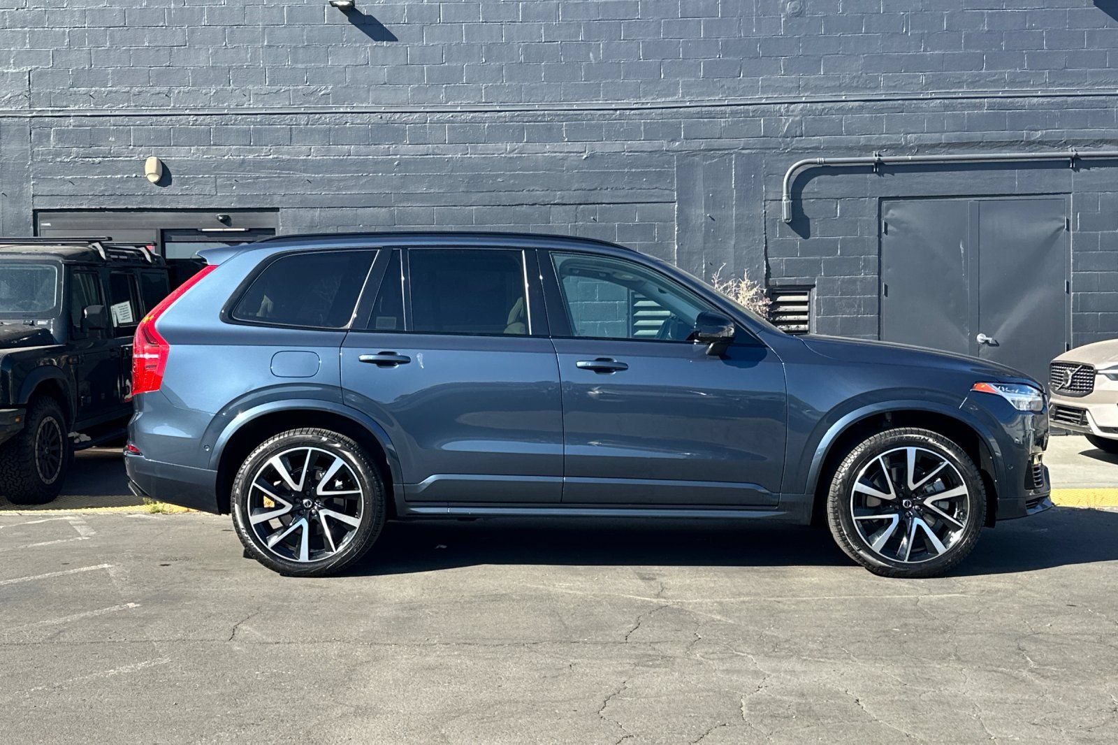Certified 2023 Volvo XC90 T8 Plus AWD/4WD image 9