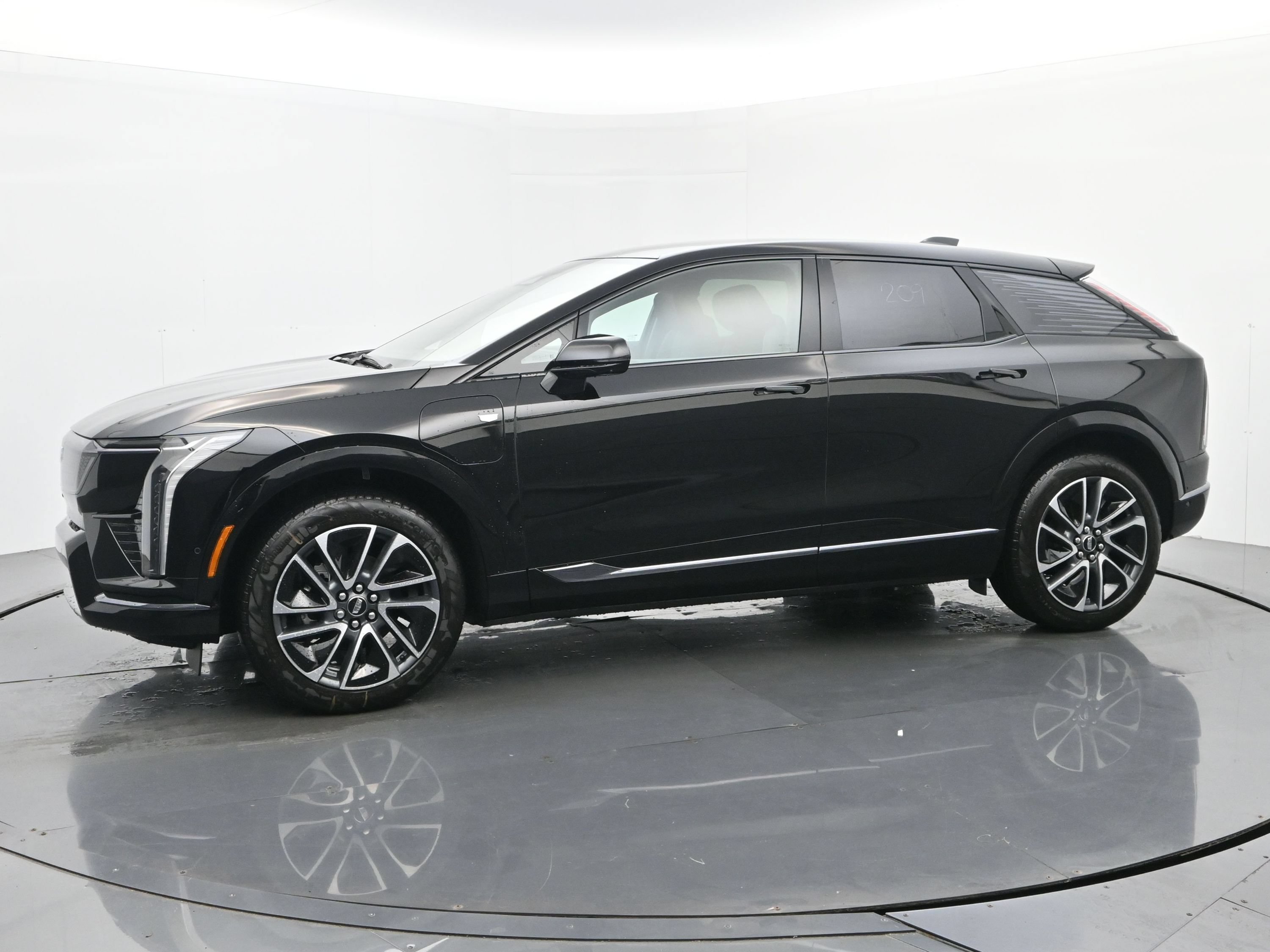 New 2026 Cadillac Optiq Sport 1 w/ LPO, Floor Liner Package AWD/4WD image 2