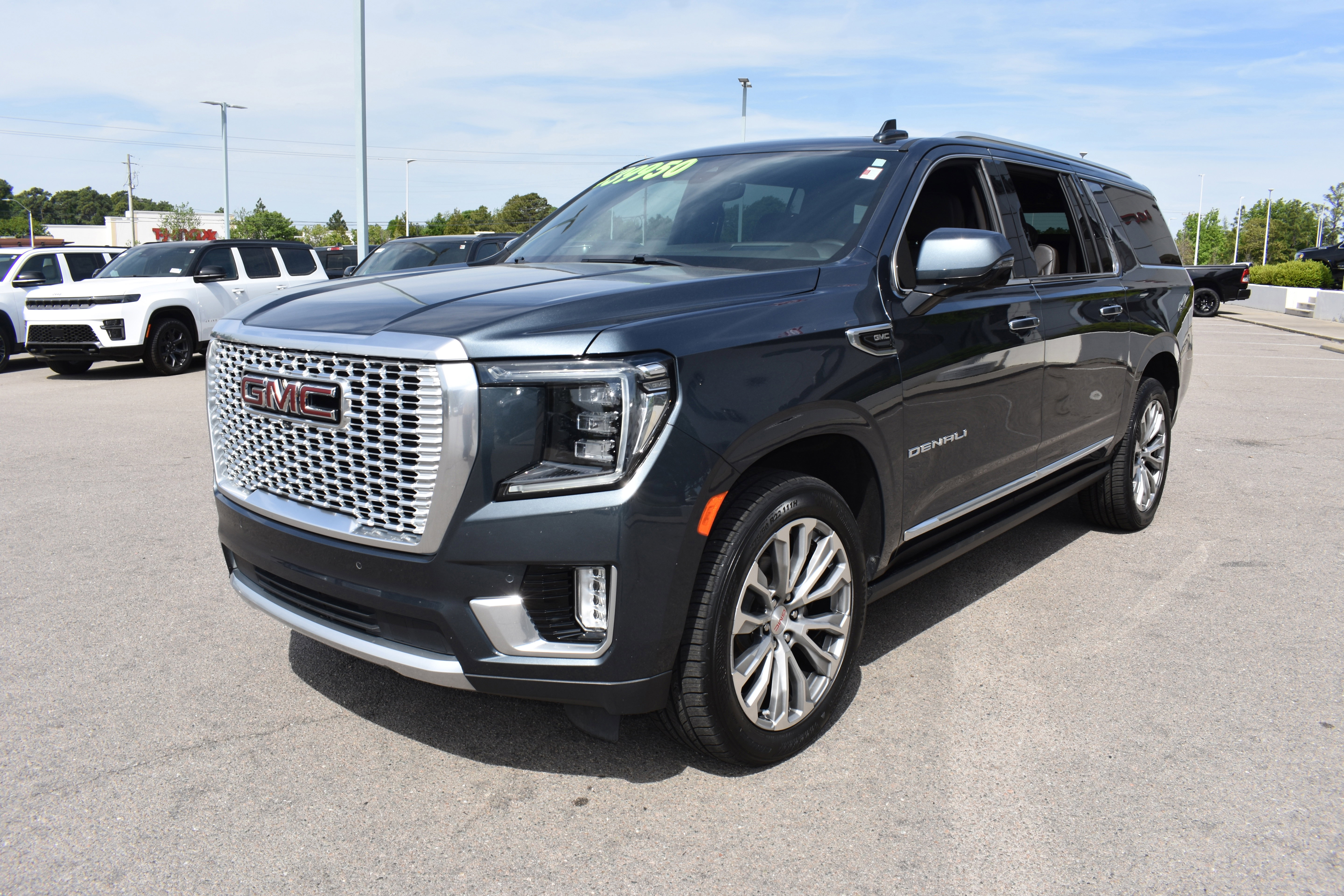 Used 2021 GMC Yukon XL Denali w/ Denali Ultimate Package AWD/4WD image 5