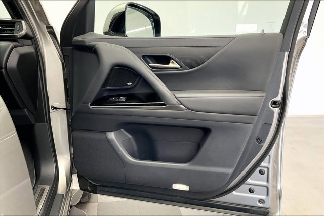 Used 2022 Lexus LX 600 4WD w/ Luxury Package image 27