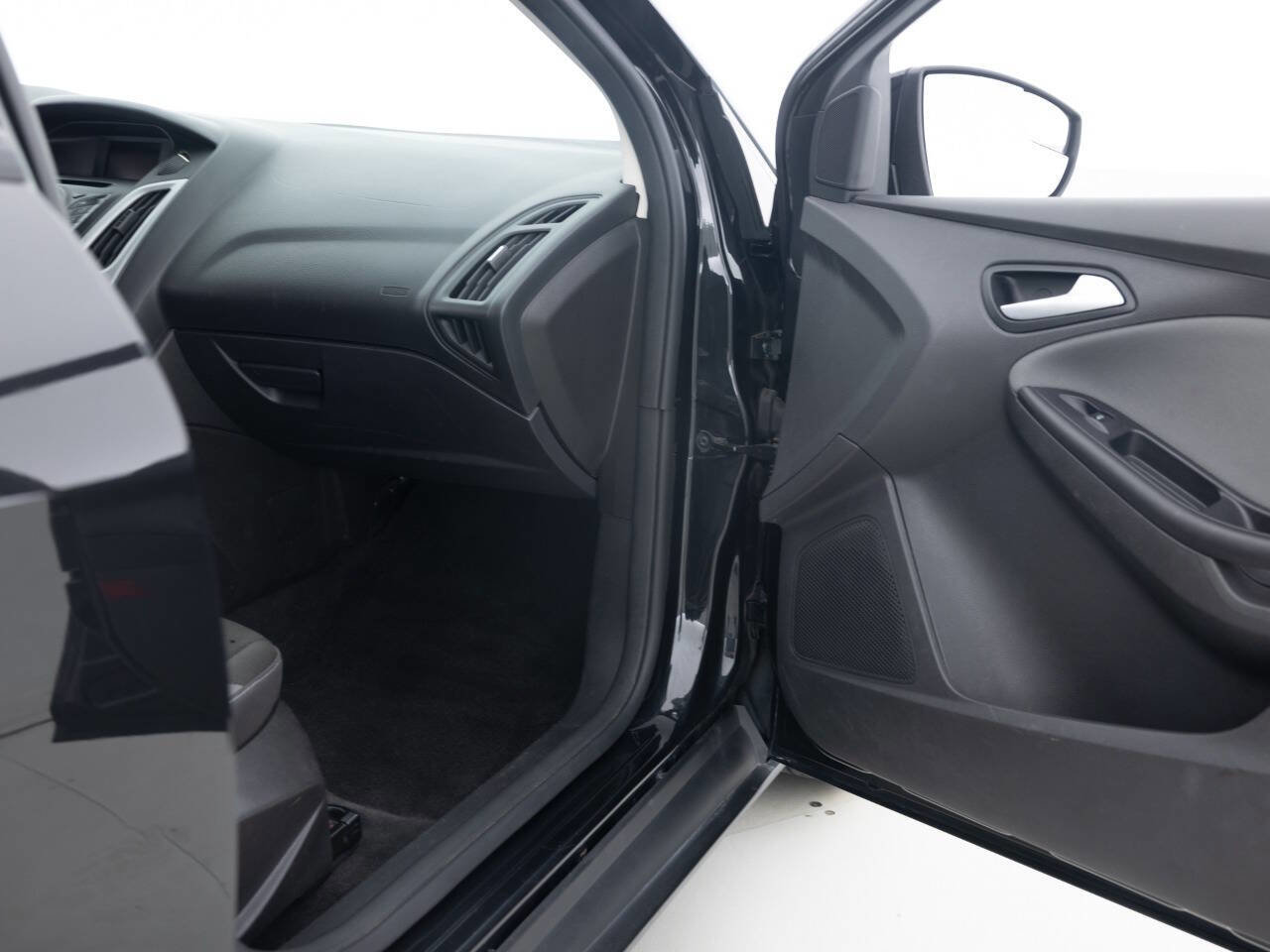 Used 2013 Ford Focus SE FWD image 28