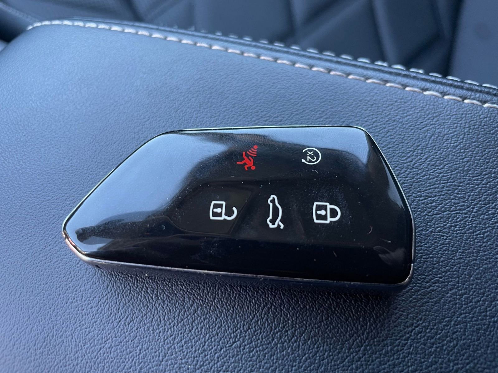 Used 2025 Volkswagen Atlas SE image 21