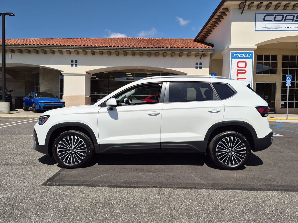 Used 2025 Volkswagen Taos SE FWD image 8