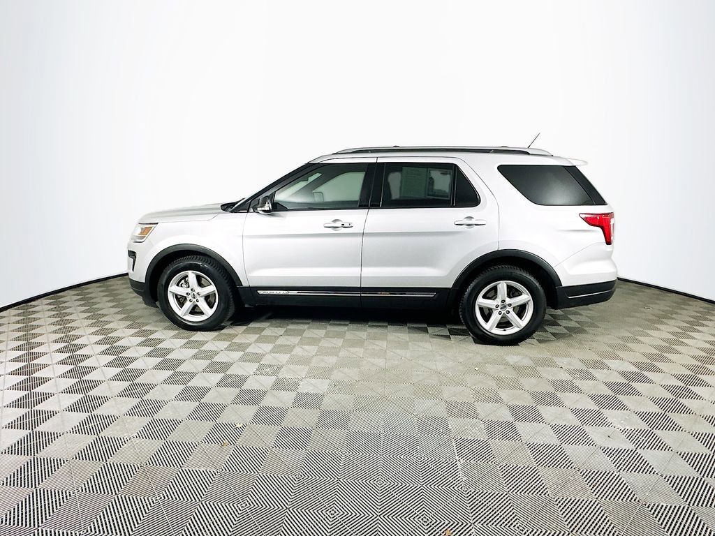 Used 2018 Ford Explorer XLT w/ Equipment Group 201A image 6