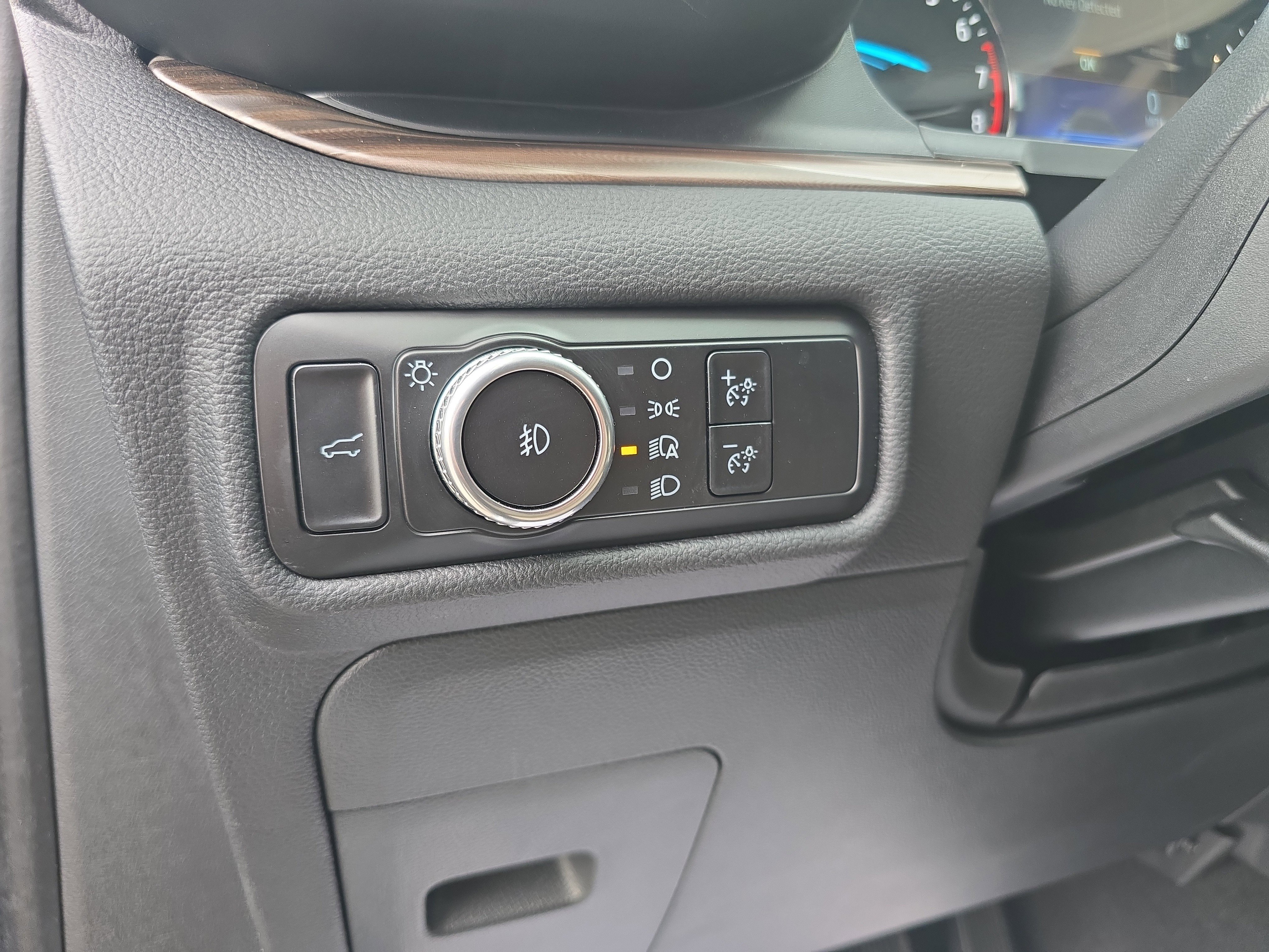 Used 2023 Ford Explorer Limited w/ Class IV Trailer Tow Package image 20