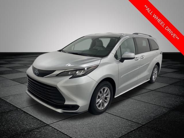 Certified 2025 Toyota Sienna LE w/ LE Plus Package image 3